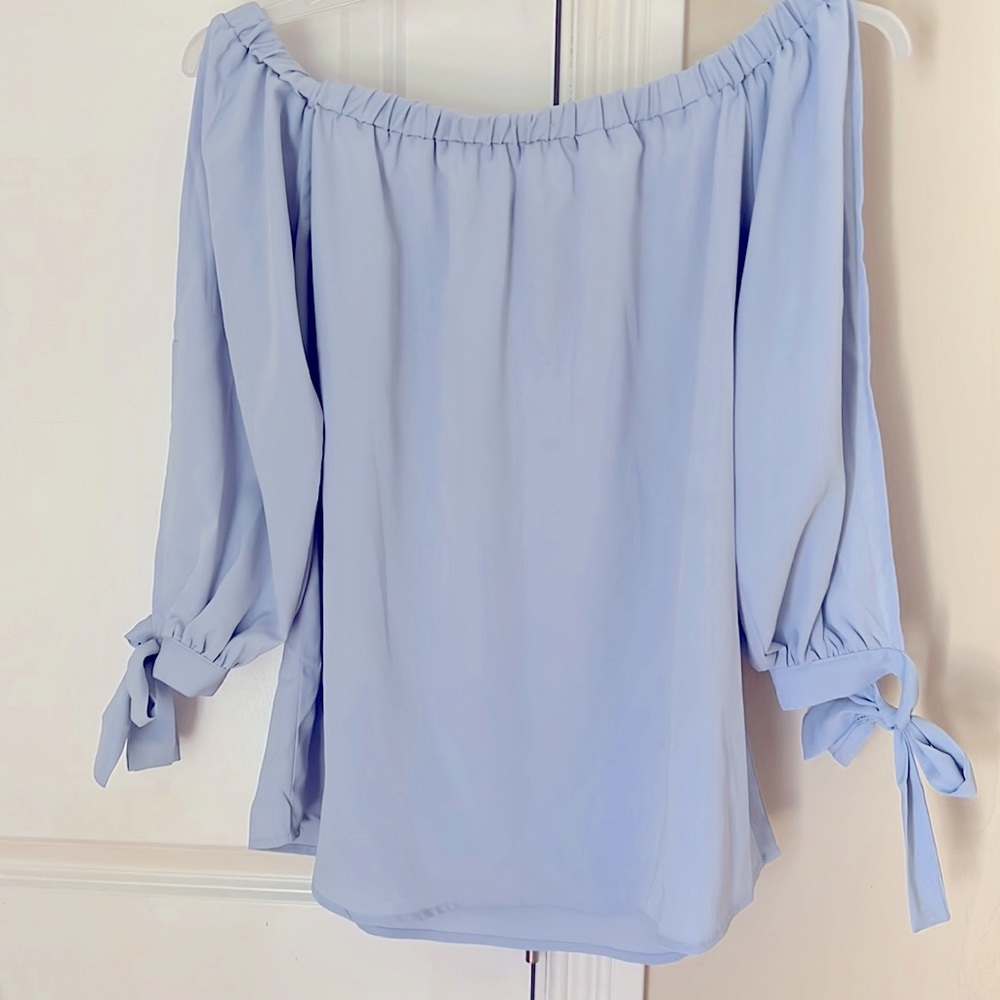 NWT Light blue open arm lightweight top Sz L